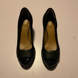 Clark Artisan women suede and patent leather heels shoes size 5.5